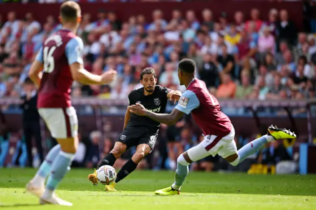 Pablo Fornals scores