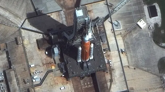 A satellite image of Artemis 1 on the launch pad