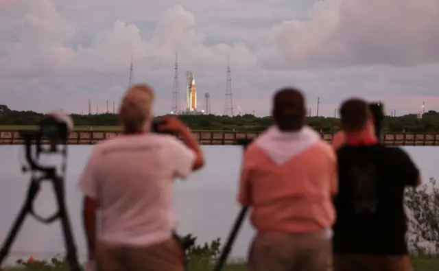 Onlookers waiting for rocket in Florida