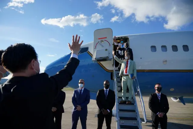 Taiwan Foreign Minister Joseph Wu waves at U.S. House of Representatives Speaker Nancy Pelosi and other members of the delegation as they board a plane before leaving Taipei Songshan Airport, in Taipei, Taiwan August 3, 2022.