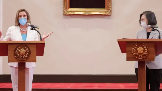 Nancy Pelosi and Taiwan's President Tsai Ing-wen at the presidential office in Taipei on Wednesday, in front of a framed picture of Sun Yat-sen