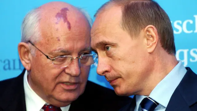 Mikhail Gorbachev and Vladimir Putin in 2004