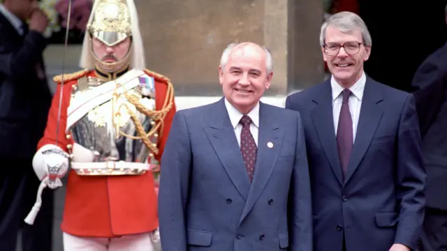 Mikhail Gorbachev and John Major in London, July 1991