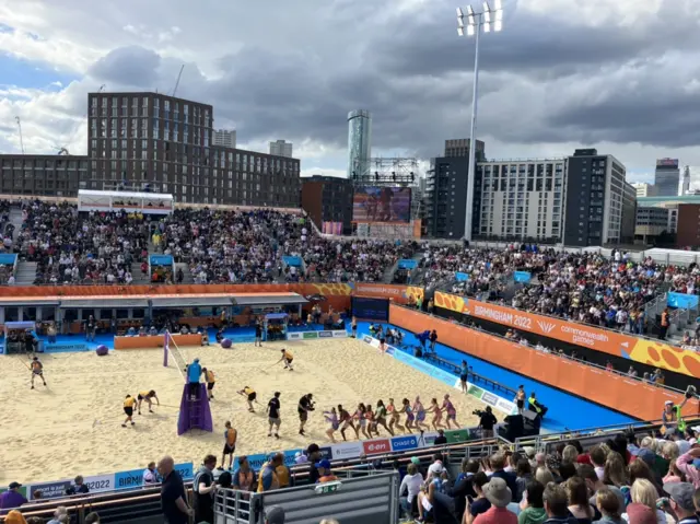 Conga at the beach volleyball