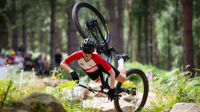 Jersey's Emily Bridson crashes at the 2022 Commonwealth Games