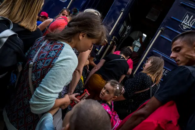 Civilians flee fighting on westbound trains from Donetsk