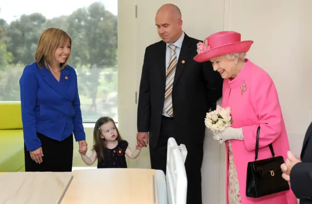 Samantha, Scarlett and Jon McGowan meet the Queen at the opening of the new Royal Children’s Hospital Melbourne in Australia in 2011