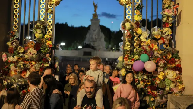 People gather outside Buckingham Palace on 10 September 2022