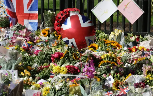 Floral tributes left by members of the public outside Windsor Castle on September 10, 2022.