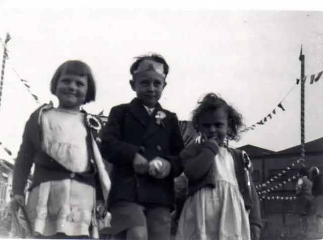 Sandra Forde (left) with her brother and sister