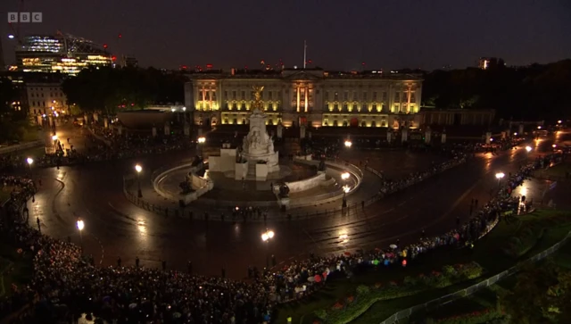 Crowds outside the Palace