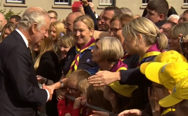 Children from Brownies and Cubs meet the King