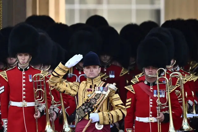 The Band of the Grenadier Guards ataands at Buckingham Palace in central London on September 14, 2022, ahead of the ceremonial procession of the coffin of Queen Elizabeth II,