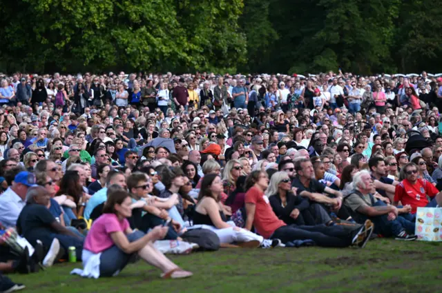 Crowds watch the procession of the coffin of Queen Elizabeth II at the Hyde Park screening site