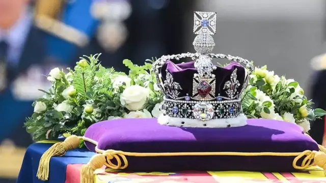 The crown resting on top of the Queen's coffin