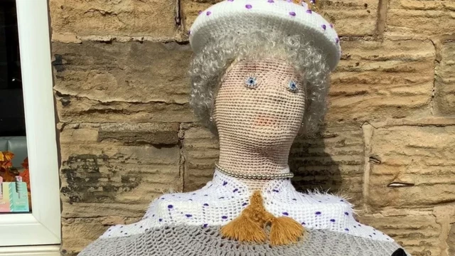 A crocheted tribute to the Queen