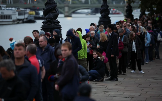 Queue to see the Queen lying in state