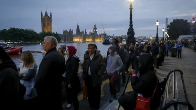 People queueing for the Queen's lying in state