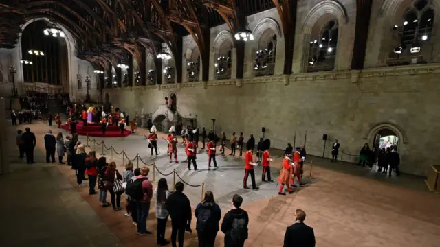 Mourners queue to see the Queen