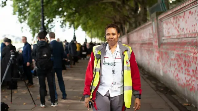 Volunteer Kofu at the queue