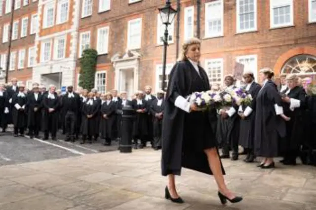 Kirsty Brimelow KC laying the wreath on behalf of criminal barristers