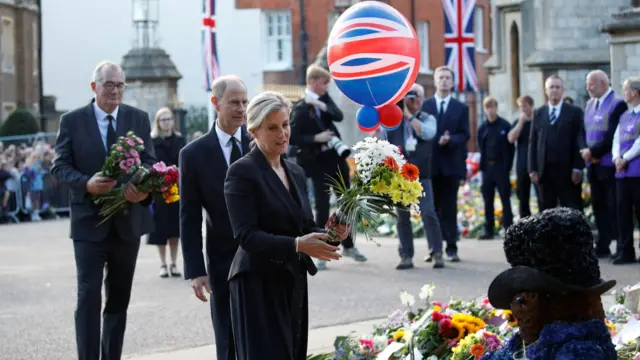 Prince Edward and Sophie, Countess of Wessex, lay flowers for mourners outside Windsor Castle