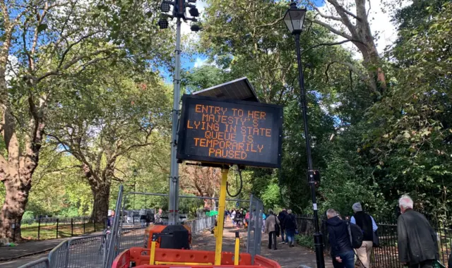 The sign in Southwark Park indicating the queue has been paused