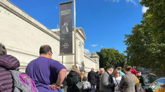 Accessible queue at Tate Britain