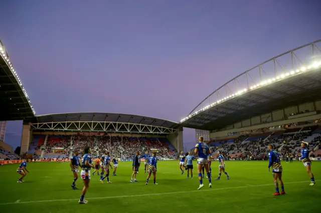 Leeds warm up at the DW Stadium