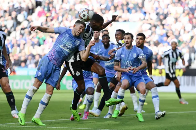 Alexander Isak of Newcastle United and Ryan Christie