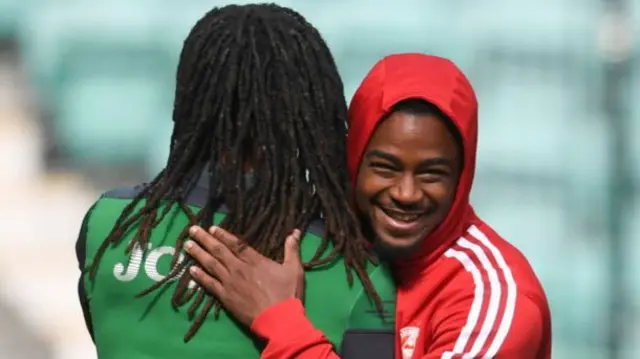 Hibernian's Jair Tavares and Aberdeen's Luis Lopes