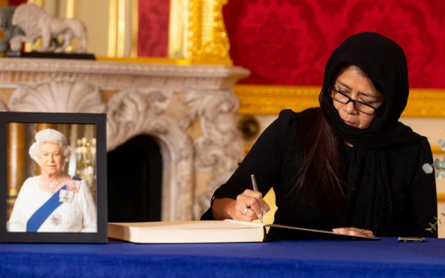 Governor-General of Belize Dame Froyla Tzalam signs a book of condolence