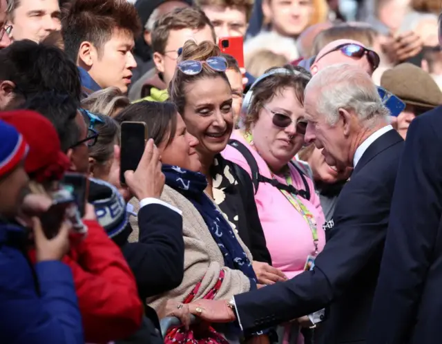 The King meets members of the queue