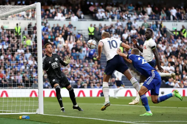 Harry Kane equalises for Tottenham Hotspur to make it 1-1