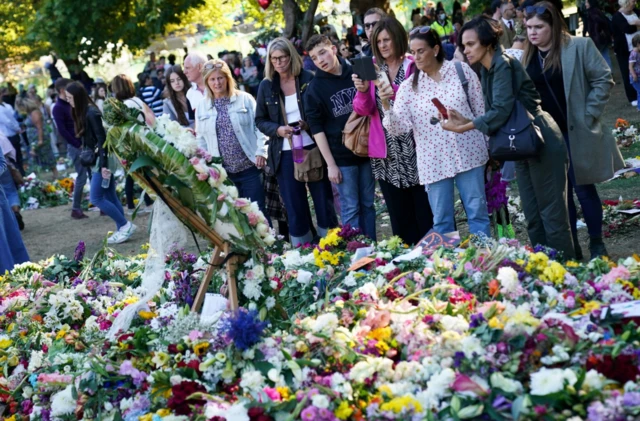 Floral tributes at Green Park