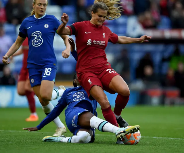 Katie Stengel competing with Kadeisha Buchanan