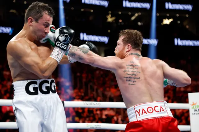 Canelo Alvarez lands on Gennady Golovkin