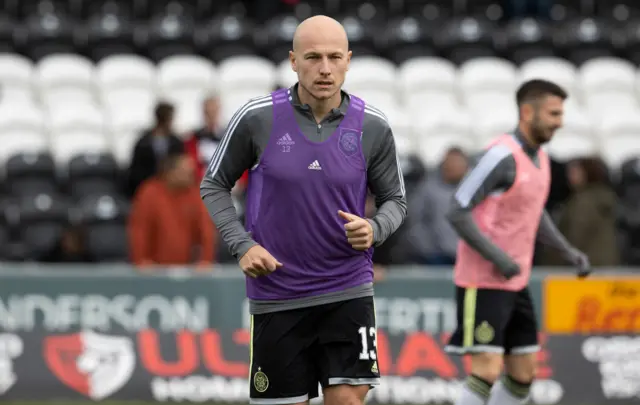 Aaron Mooy warming up in Paisley