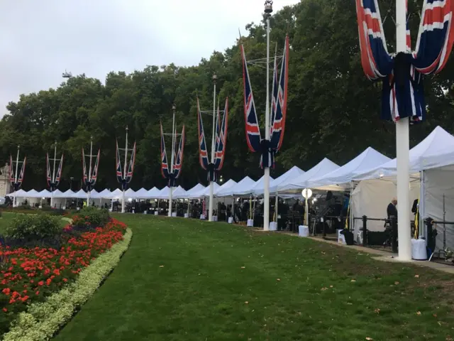 Media area by Buckingham Palace