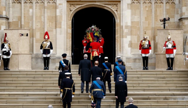 The Queen's coffin led into St George's Chapel