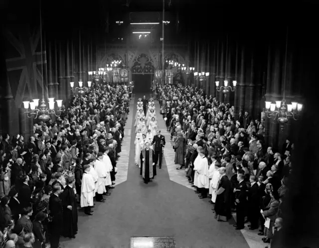 Princess Elizabeth and the Duke of Edinburgh in procession to the west door of Westminster Abbey after their wedding in 947