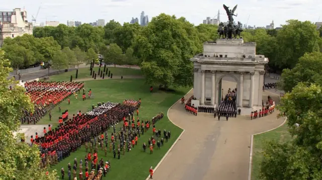 Coffin passes underneath Wellington Arch