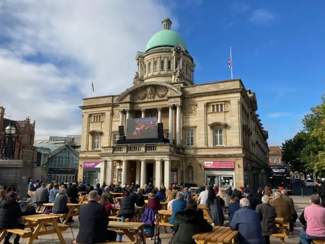 People watch service in Hull