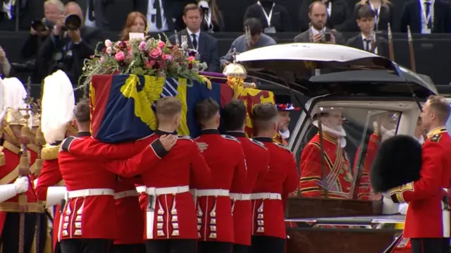 Queen's coffin transferred to hearse