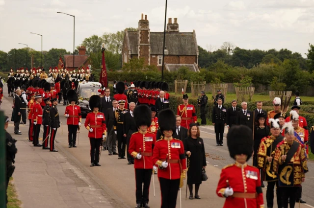 Queen's hearse arrives at Windsor Castle's Long Walk