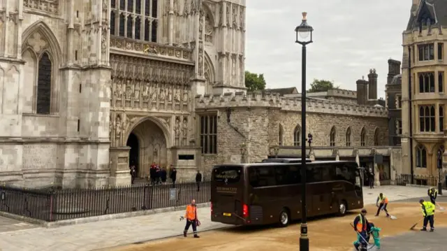 Coach at the west door of Westminster Abbey