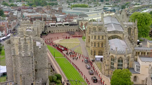 Wide shot of Windsor Castle