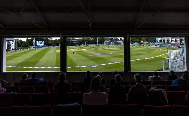 Crowd at Cantebury