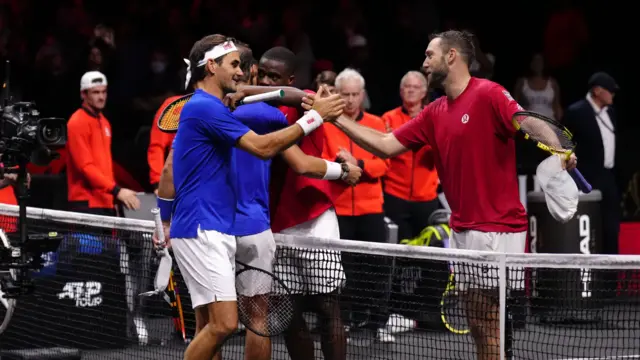 Federer shakes hands