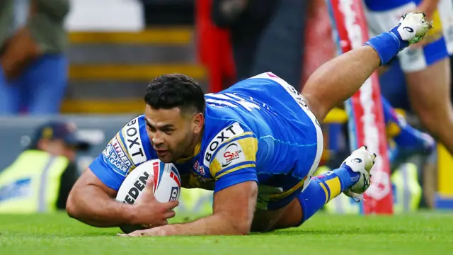 Rhyse Martin of Leeds Rhinos scores their second try of the game